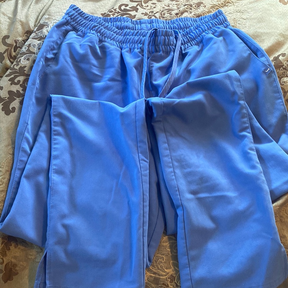 Jaanuu scrub set